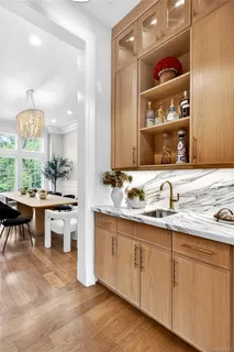 $6,748,000 | 3 Wood Hollow Lane, Glen Head, NY 11545