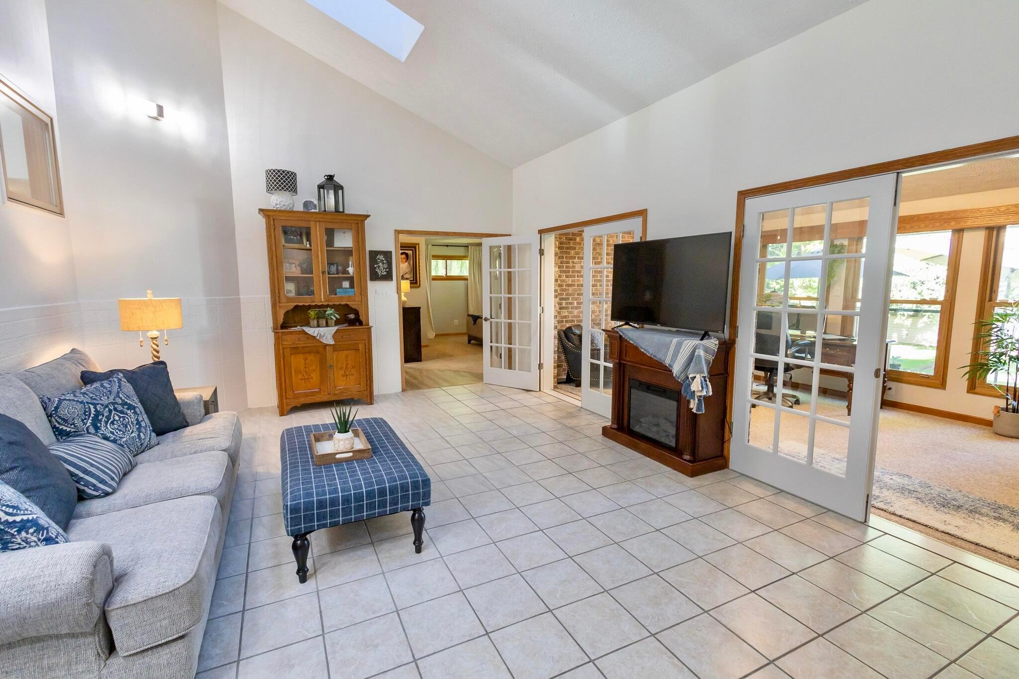 1136 Adare Road Marion, OH 43302 - Photo 17 of 60 Entertainment Room 1