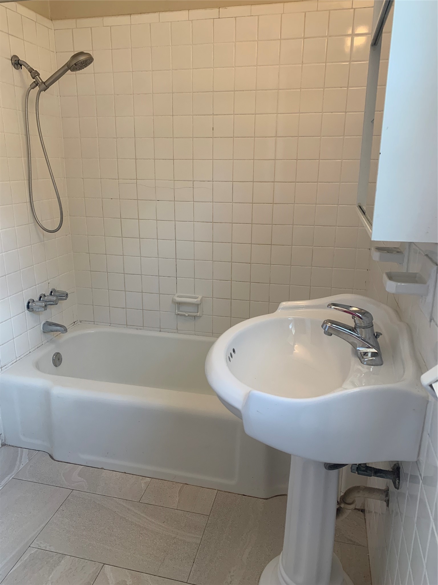 307 Avondale Street, Unit 2 5 Houston, TX 77006 - Photo 24 of 30 Tub with Shower head
