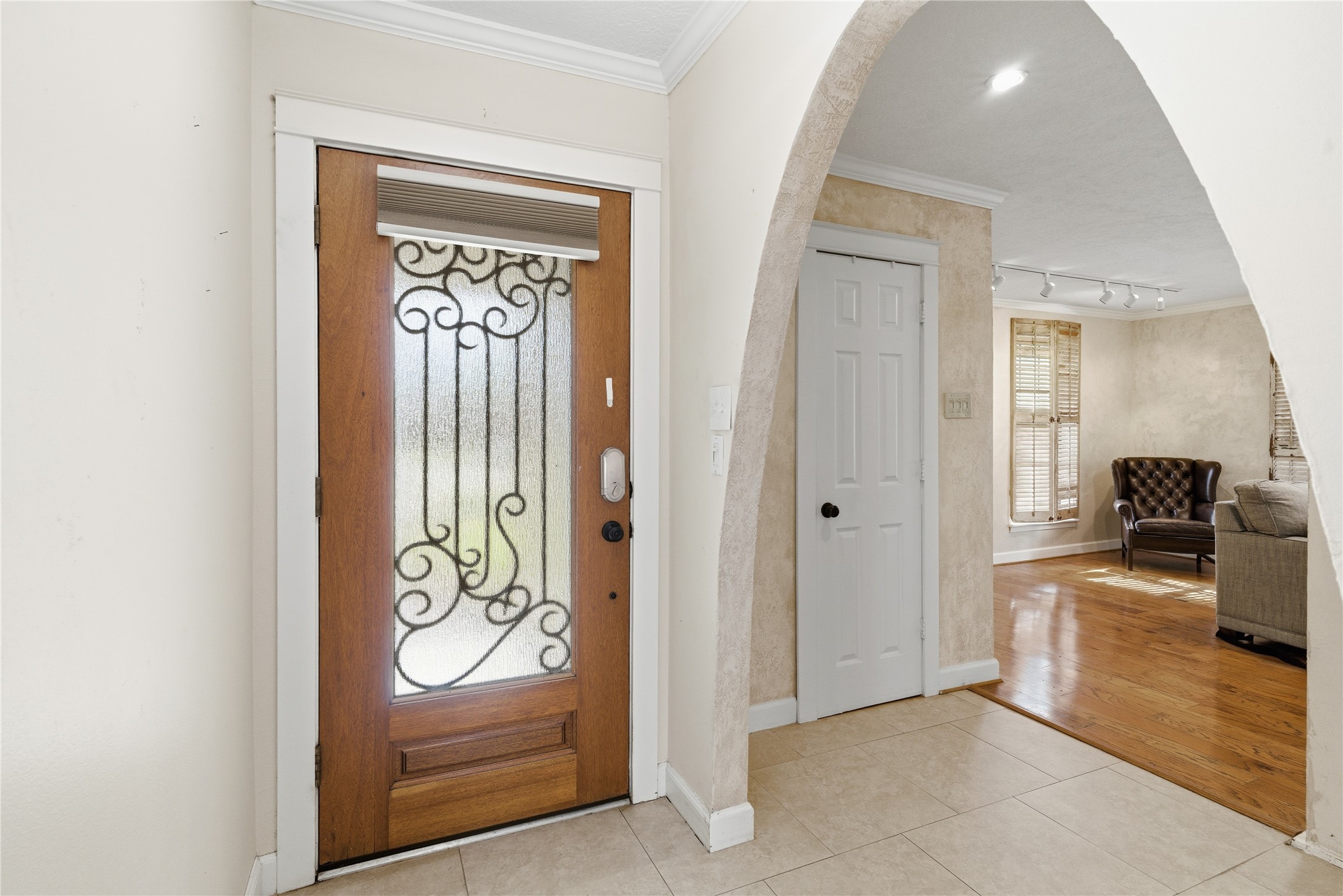 2003 Richvale Lane Houston, TX 77062 - Photo 4 of 29 a view of a hallway to rooms and a living room