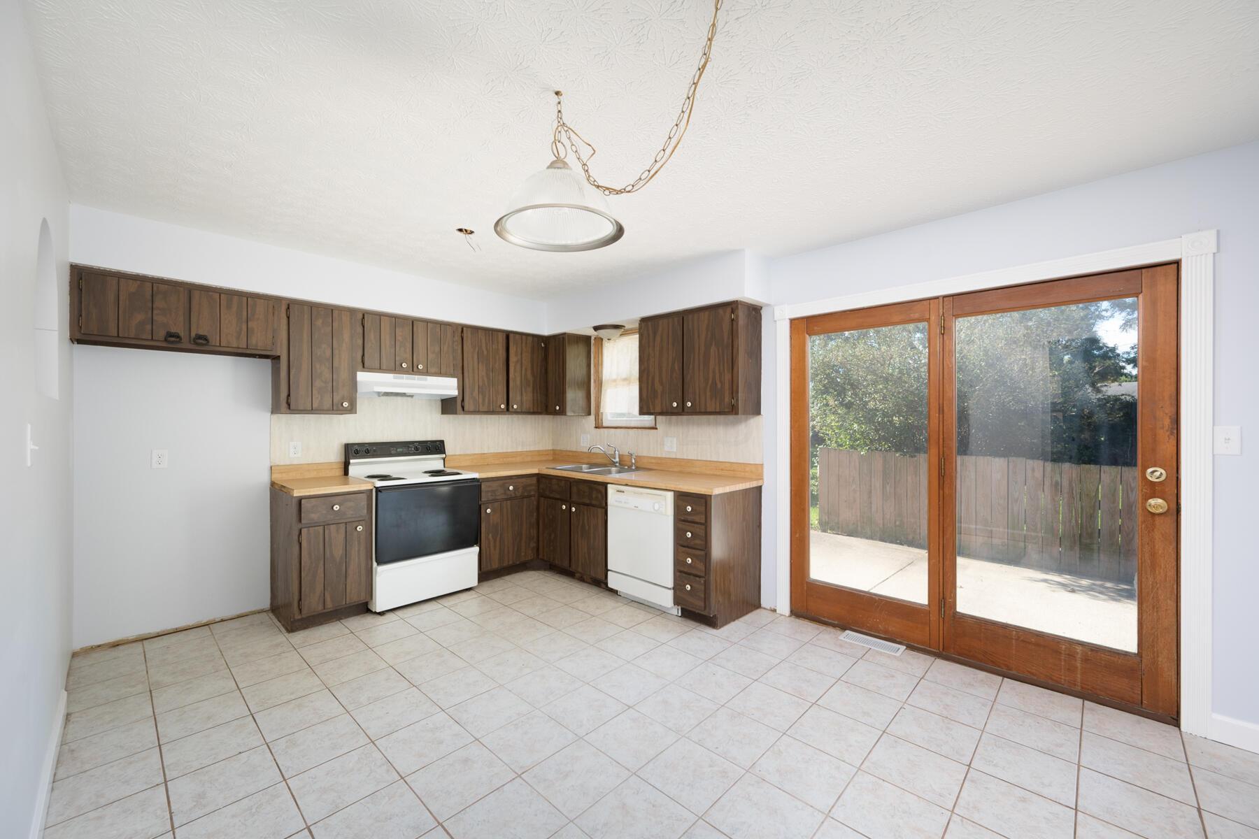 136 East Branch Road Delaware, OH 43015 - Photo 21 of 36 Kitchen