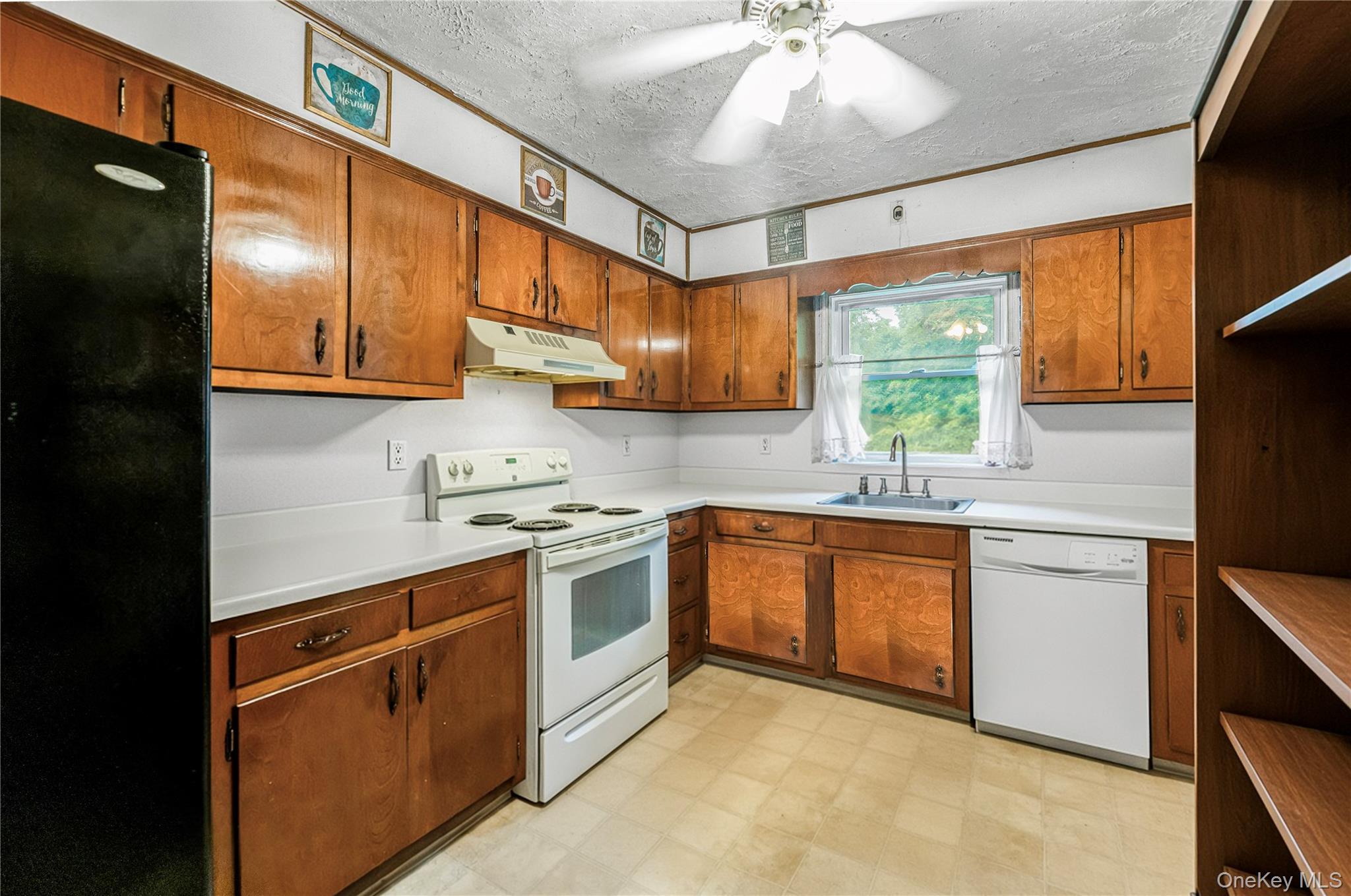 164 Brookside Farms Road Newburgh, NY 12550 - Photo 5 of 19 Gallery Image 5