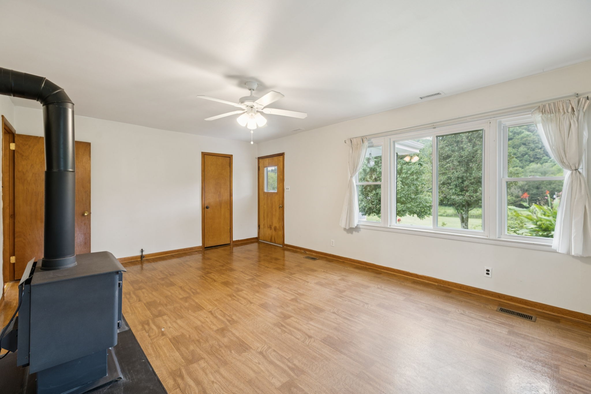 994 Bull Run Road Lynchburg, TN 37352 - Photo 27 of 76 a view of an empty room with a window