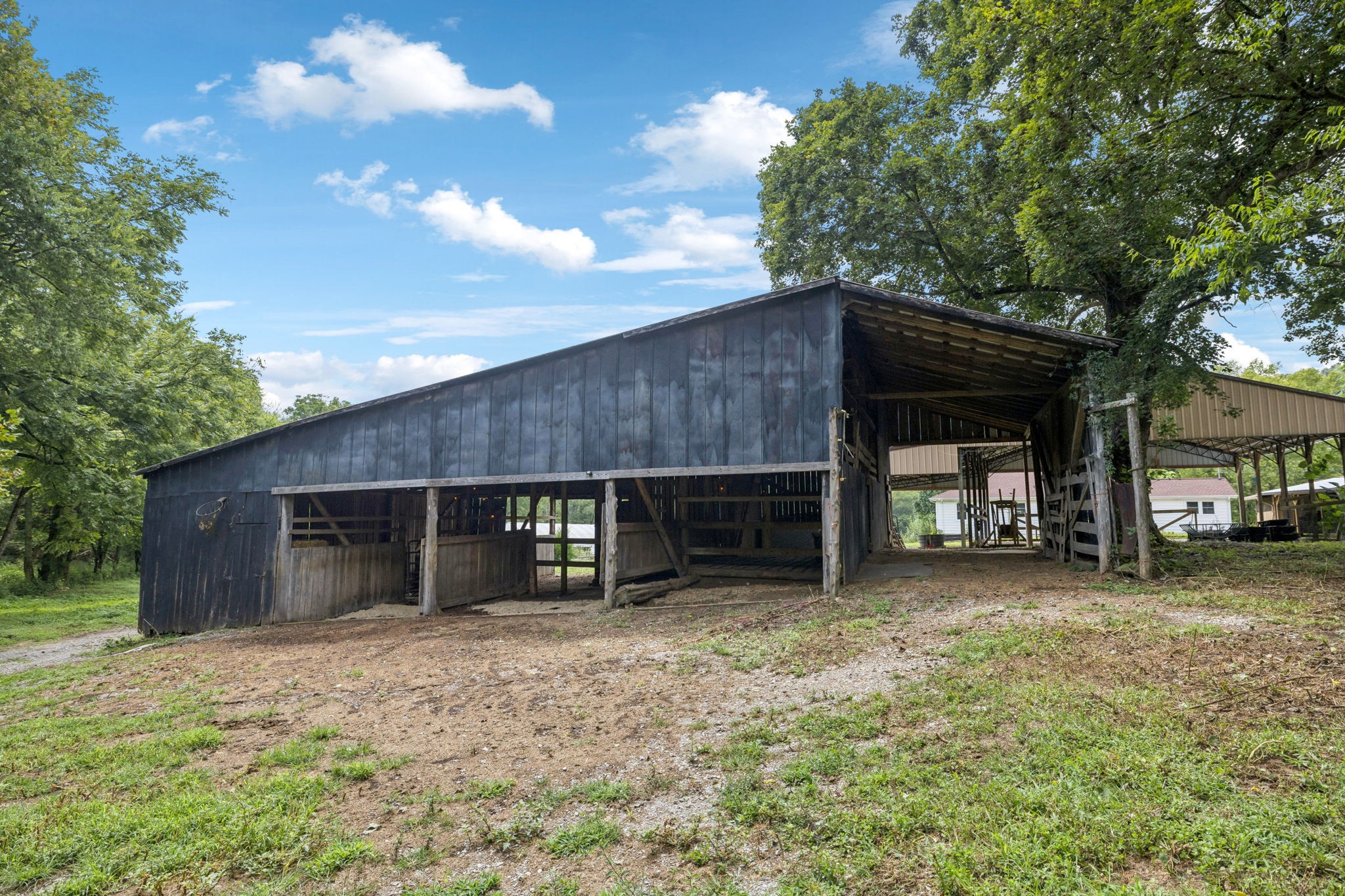 994 Bull Run Road Lynchburg, TN 37352 - Photo 52 of 76 a front view of a house with a garden