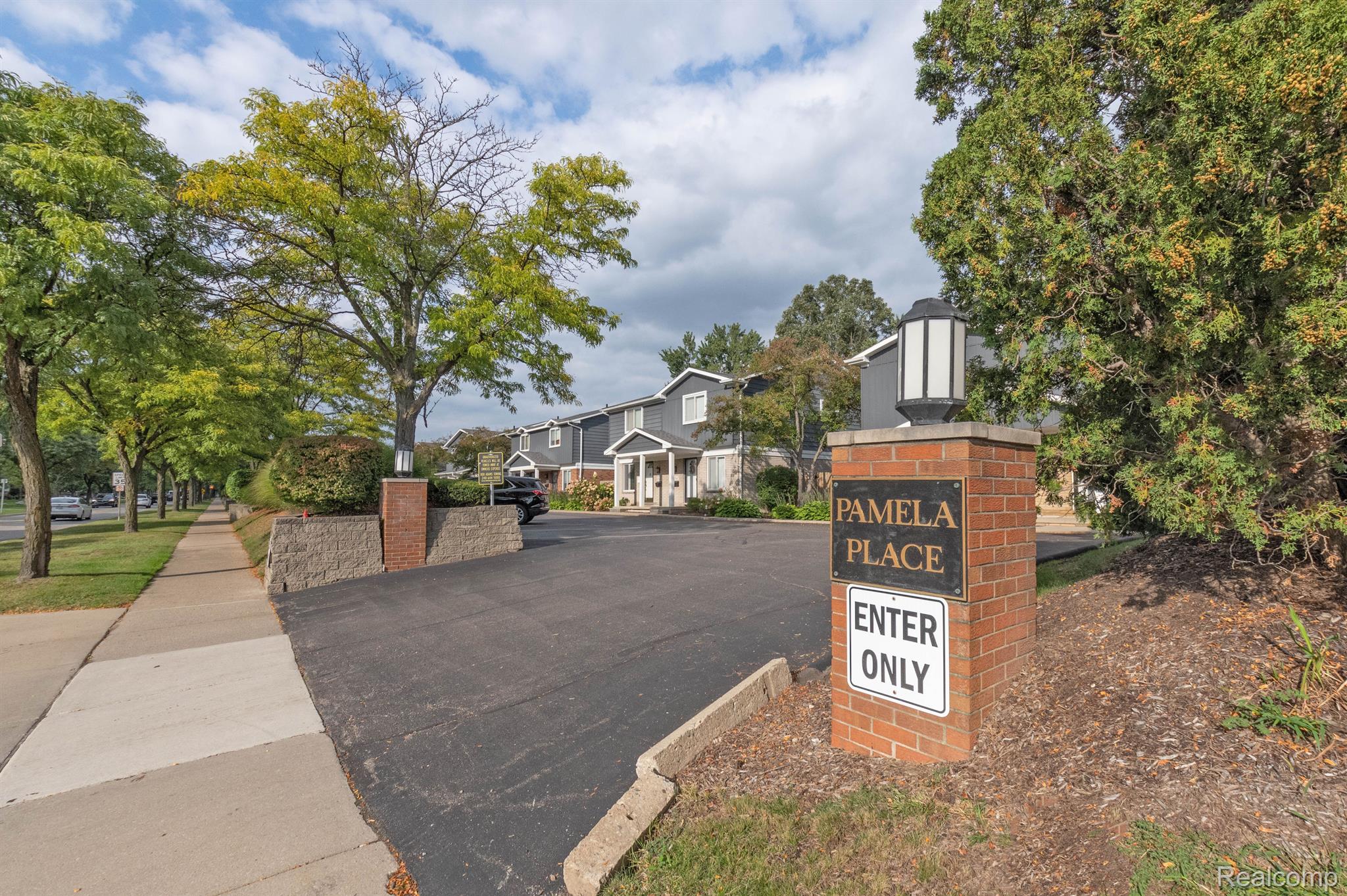 1803 Southfield Road Birmingham, MI 48009 - Photo 2 of 44 Pamela Place Complex Entrance