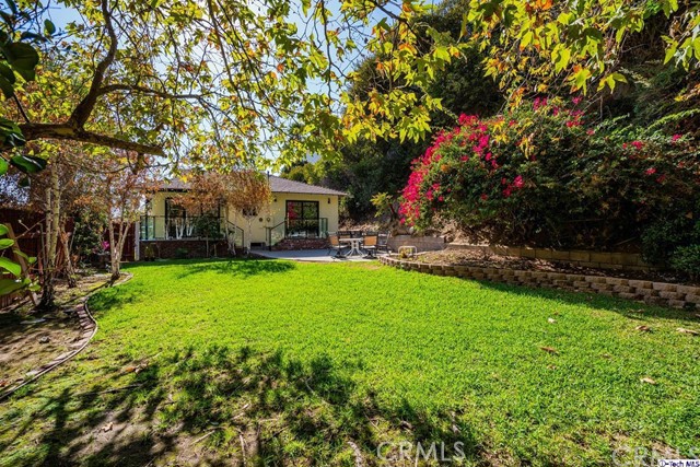 757 Cavanagh Road Glendale, CA 91207 - Photo 18 of 21 a view of a house with backyard and sitting area