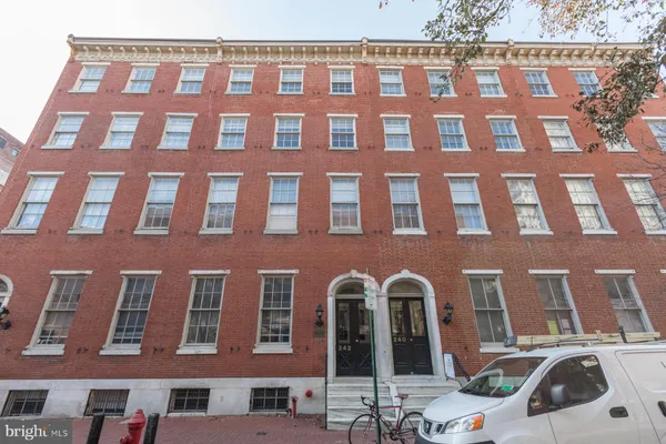 $3,600 | 242 South 8th Street, Unit 4, Philadelphia, PA 19107