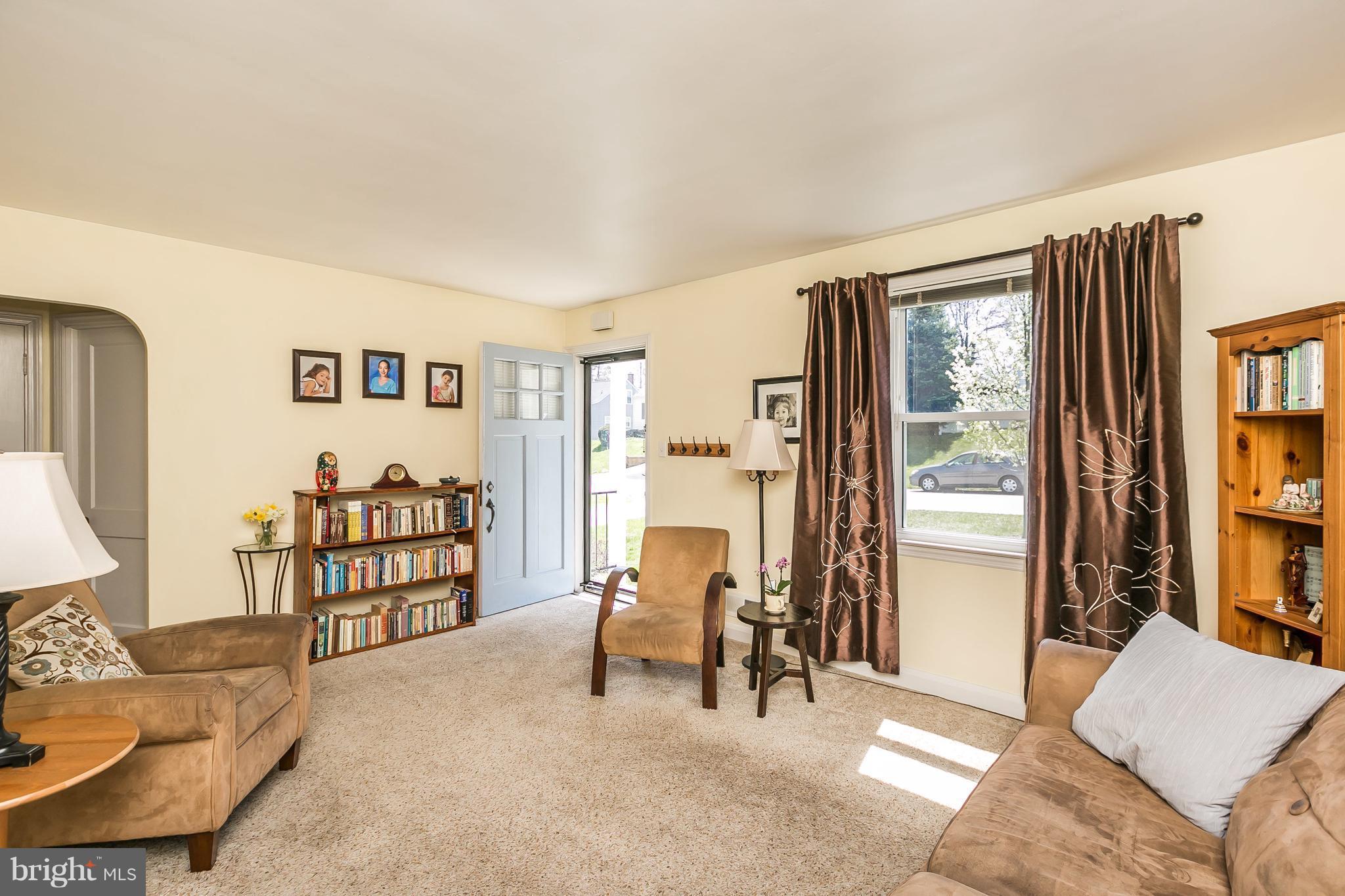 116 Oakway Road Lutherville-Timonium, MD 21093 - Photo 4 of 29 Living Room