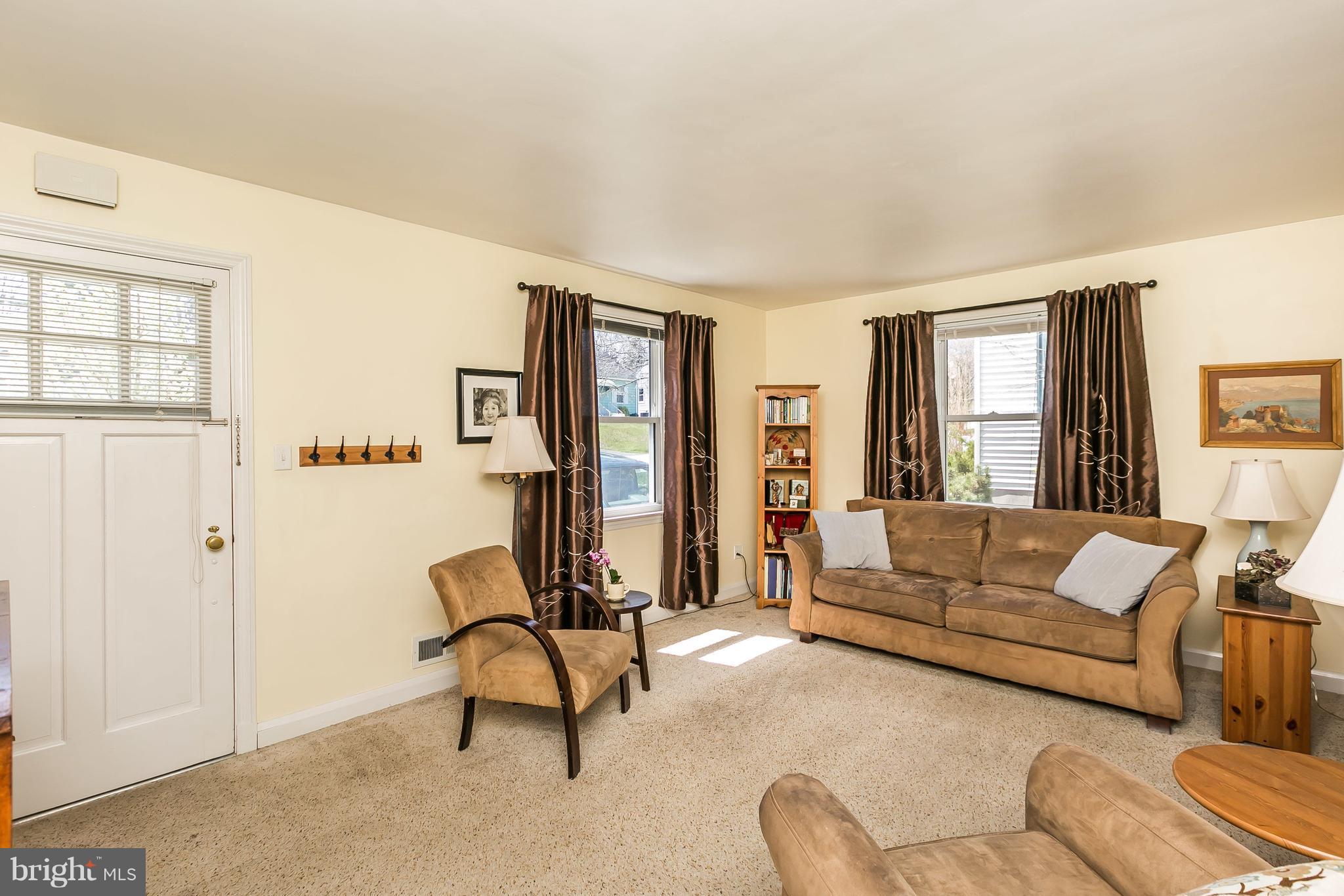 116 Oakway Road Lutherville-Timonium, MD 21093 - Photo 5 of 29 Living Room