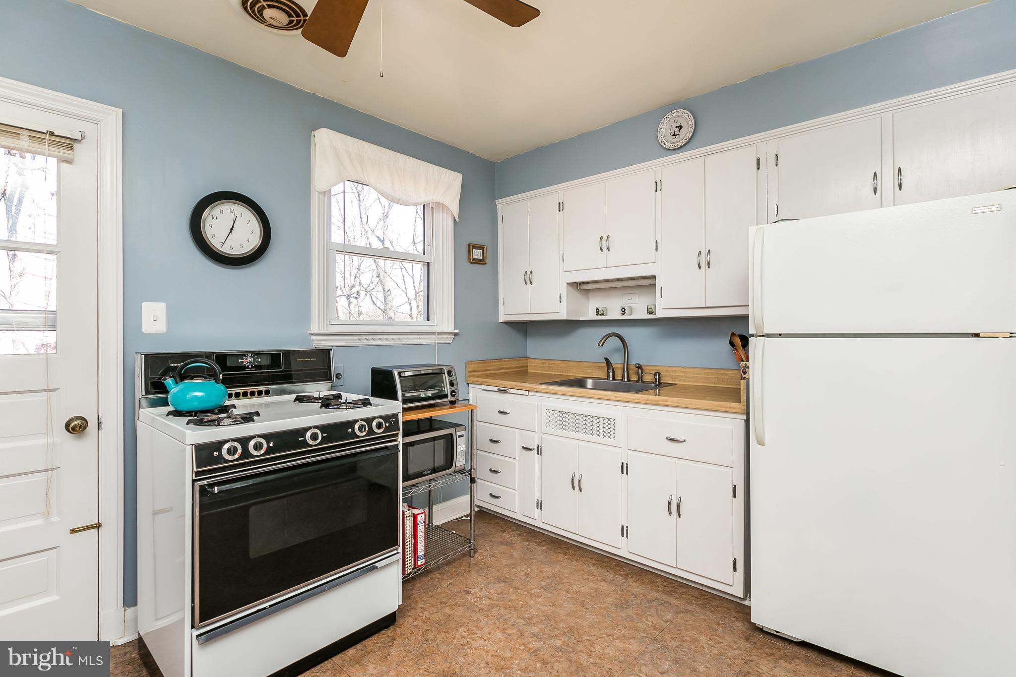 116 Oakway Road Lutherville-Timonium, MD 21093 - Photo 9 of 29 Kitchen