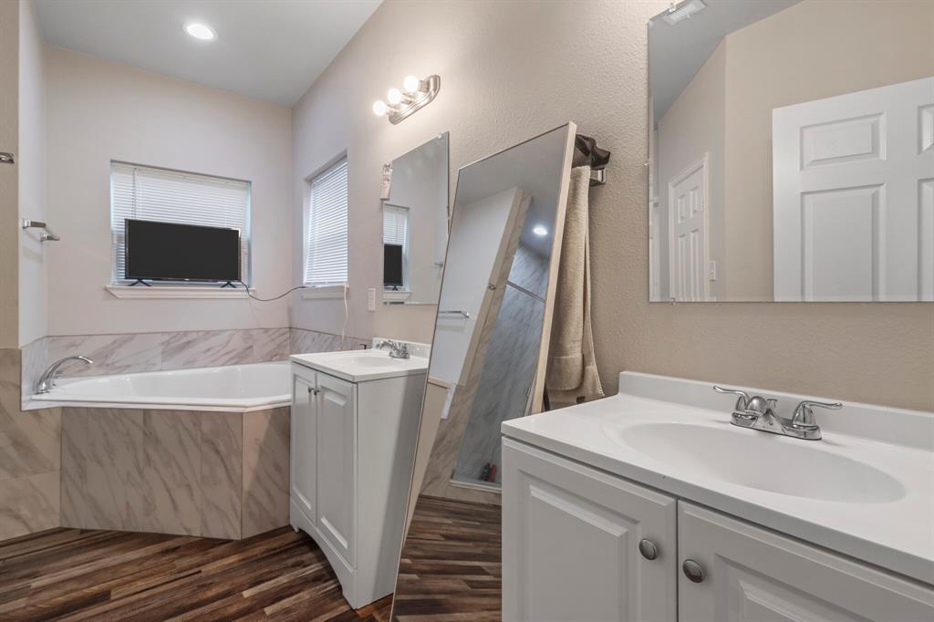 605 Madeline Court Azle, TX 76020 - Photo 13 of 18