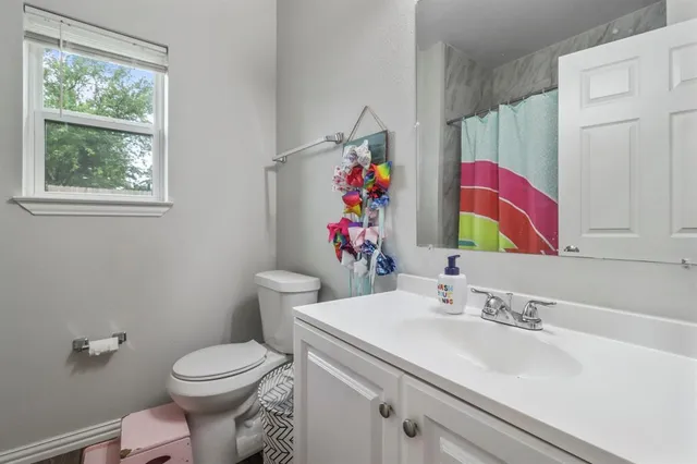 $2,400 | 605 Madeline Court, Azle, TX 76020