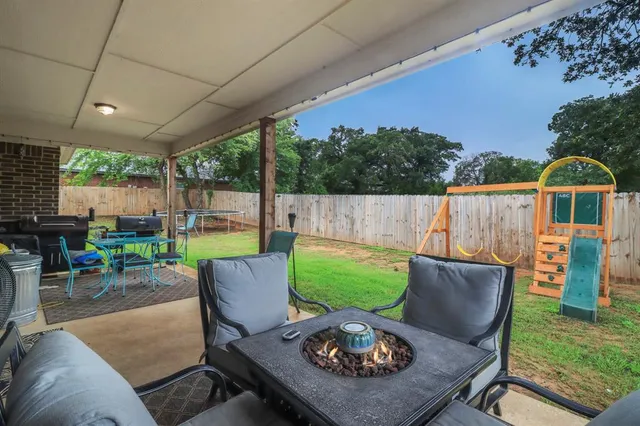 $2,400 | 605 Madeline Court, Azle, TX 76020