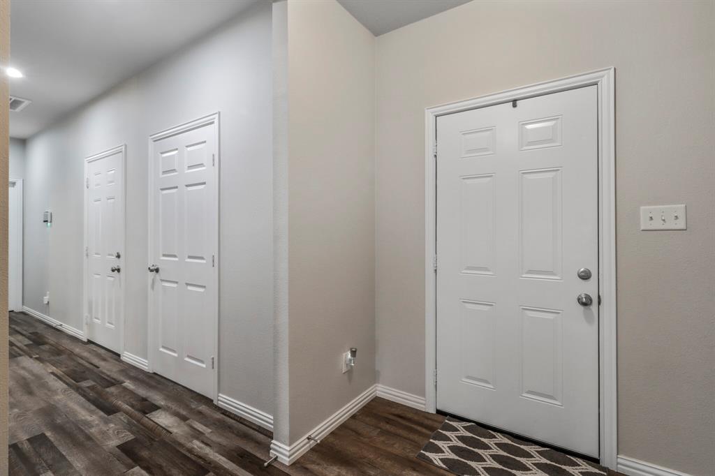 605 Madeline Court Azle, TX 76020 - Photo 4 of 18