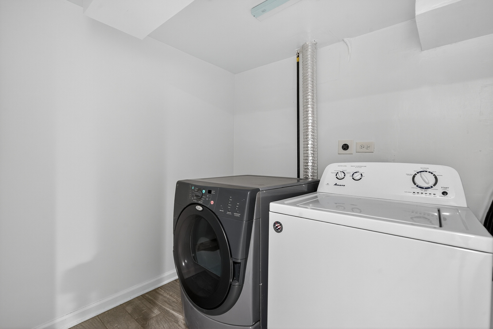 7818 West Argyle Street Norridge, IL 60706 - Photo 19 of 24 a utility room with dryer and washer