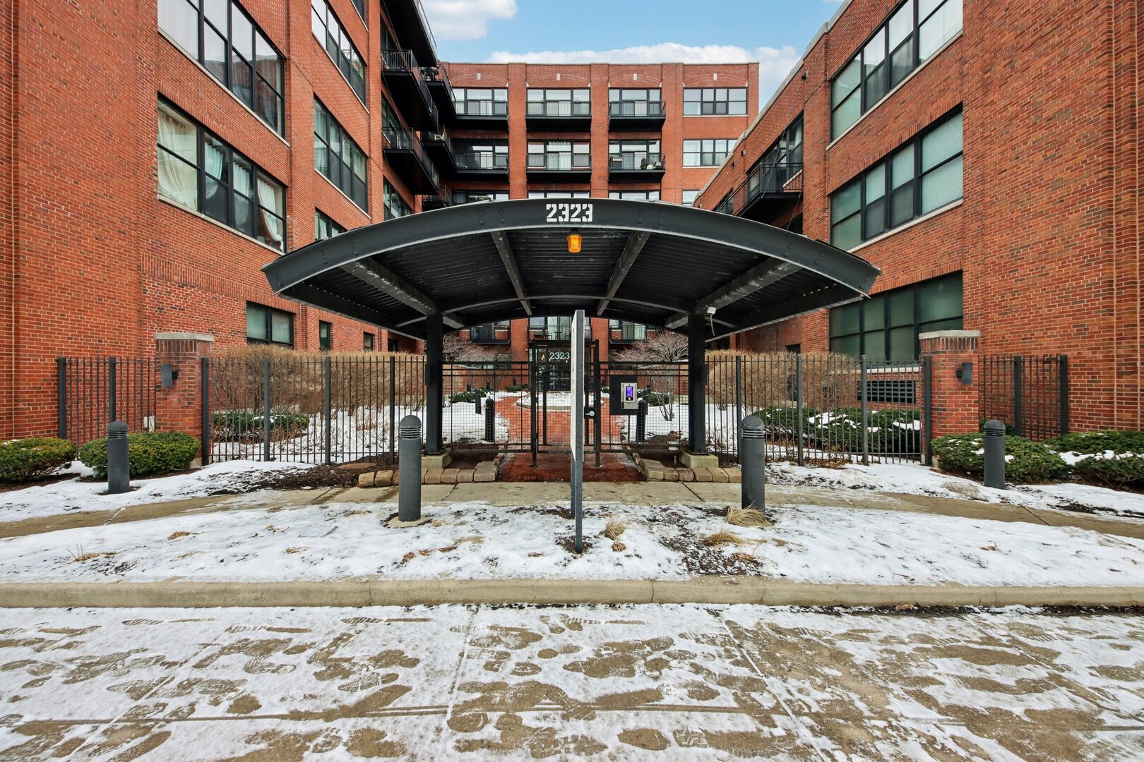 2323 West Pershing Road, Unit 340 Chicago, IL 60609 - Photo 5 of 33 Gallery Image 5
