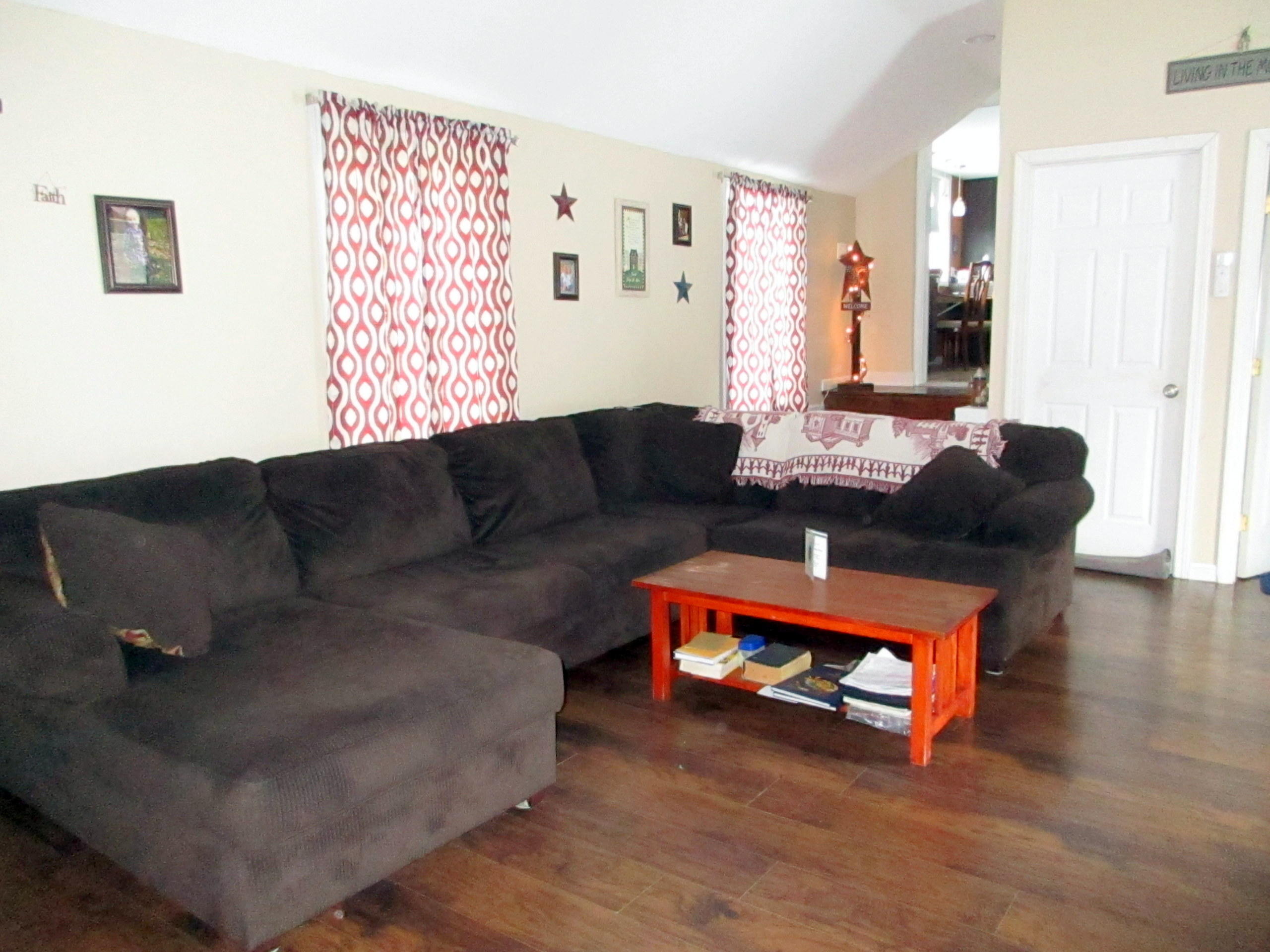 246 Skowhegan Road Norridgewock, ME 04957 - Photo 6 of 21 Living room