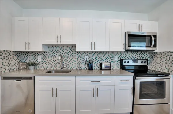 $2,700 | 3316 Southeast 4th Street, Pompano Beach, FL 33062