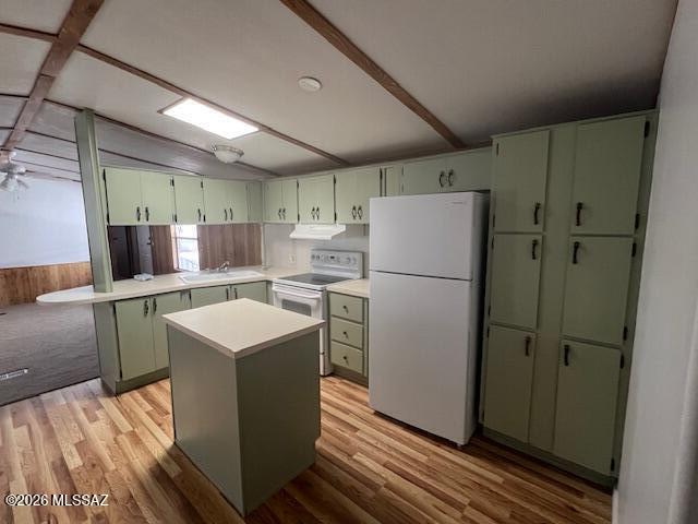 8401 South Kolb Road, Unit 168 Tucson, AZ 85756 - Photo 5 of 20 a kitchen with refrigerator and sink