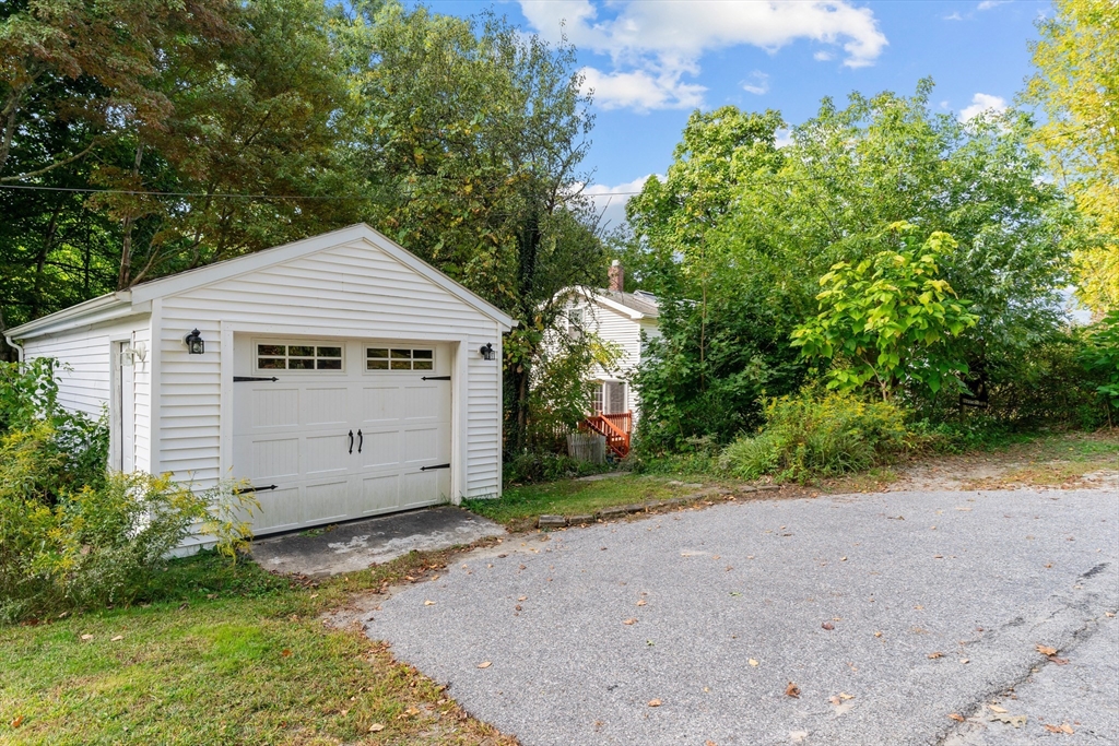 7 White Avenue Douglas, MA 01516 - Photo 12 of 23