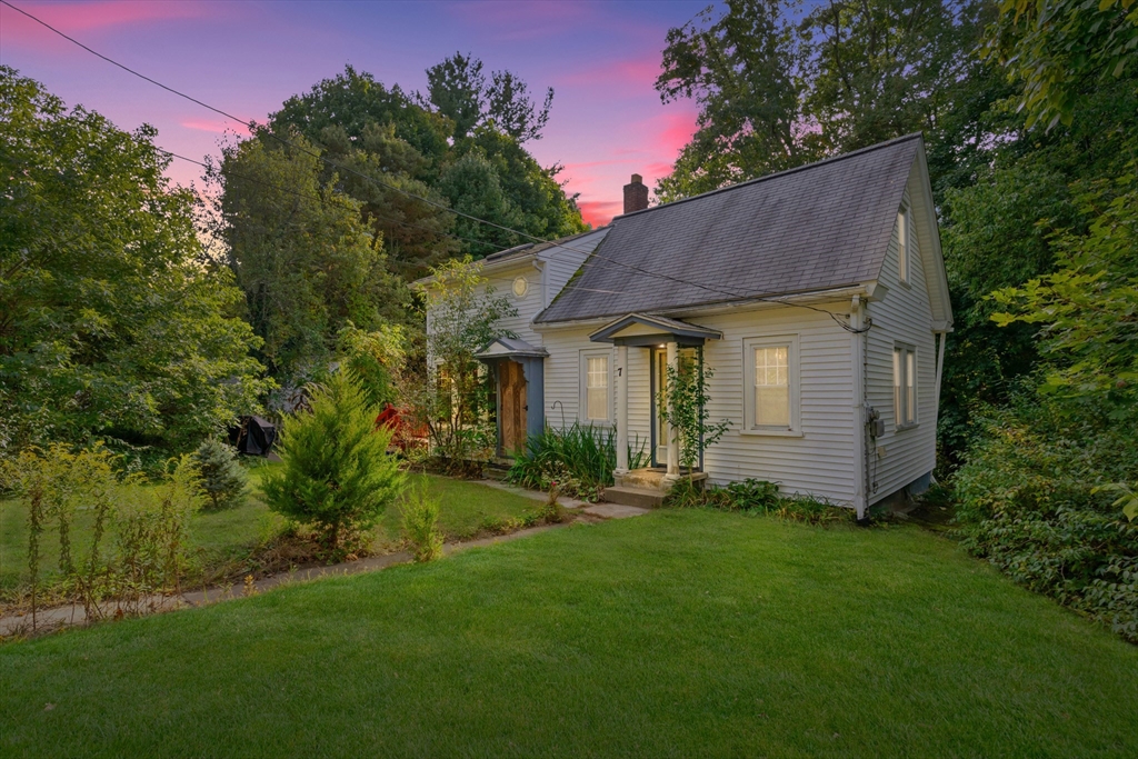 7 White Avenue Douglas, MA 01516 - Photo 4 of 23