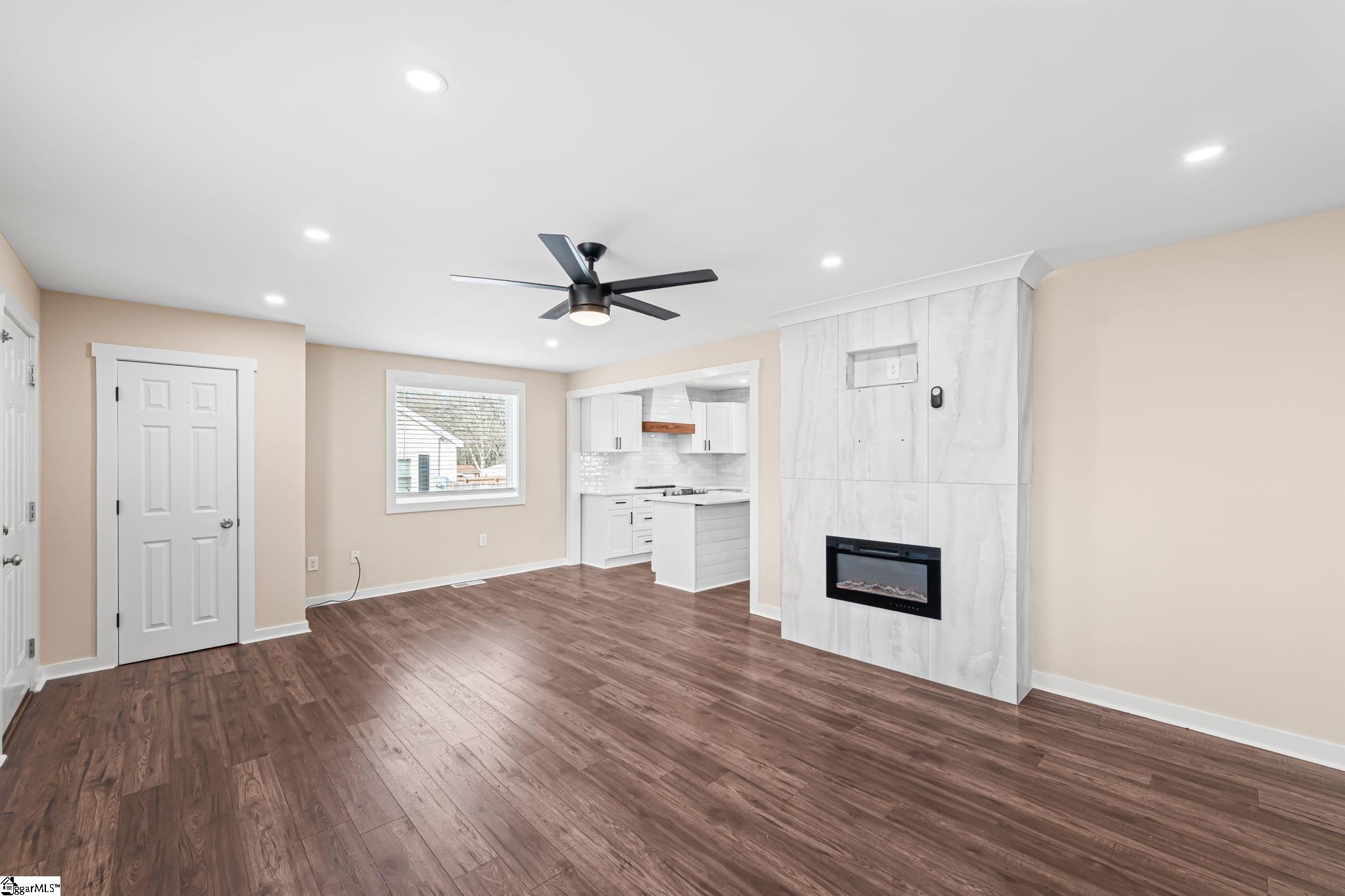805 South Main Street Fountain Inn, SC 29644 - Photo 6 of 42
