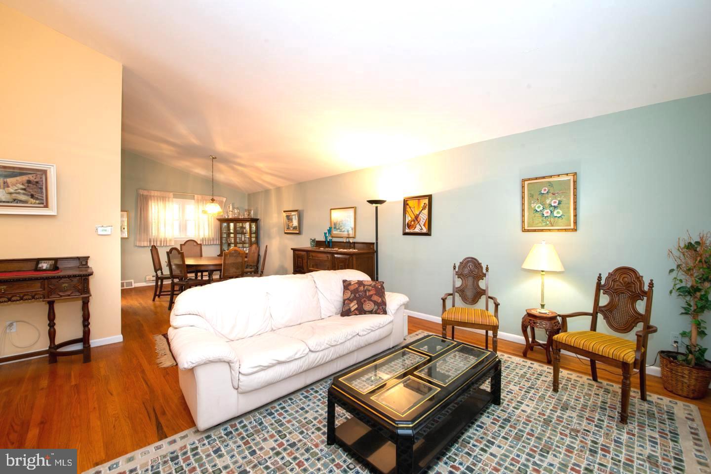 1604 Colima Road Philadelphia, PA 19115 - Photo 14 of 37 Living Room