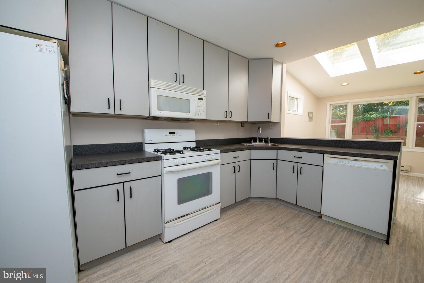 1604 Colima Road Philadelphia, PA 19115 - Photo 16 of 37 Kitchen