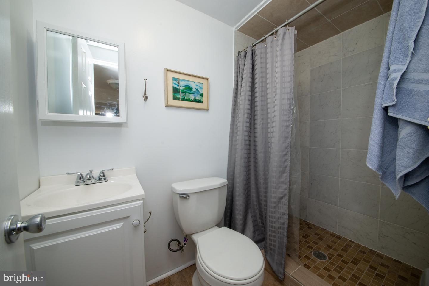 1604 Colima Road Philadelphia, PA 19115 - Photo 29 of 37 In-Law Suite full bath