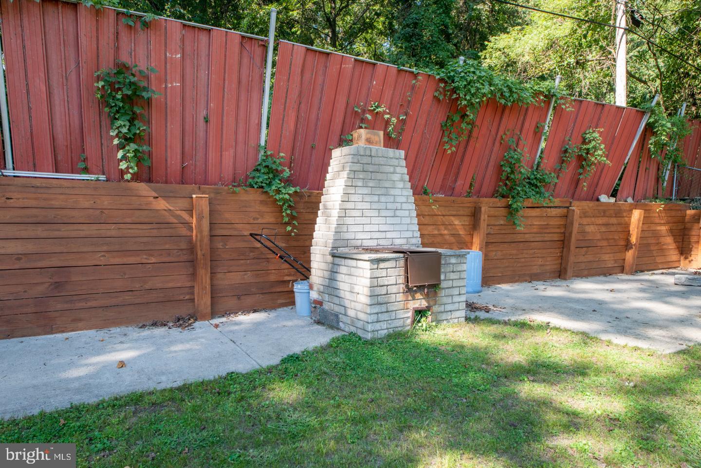 1604 Colima Road Philadelphia, PA 19115 - Photo 8 of 37 Built in Bar B Q