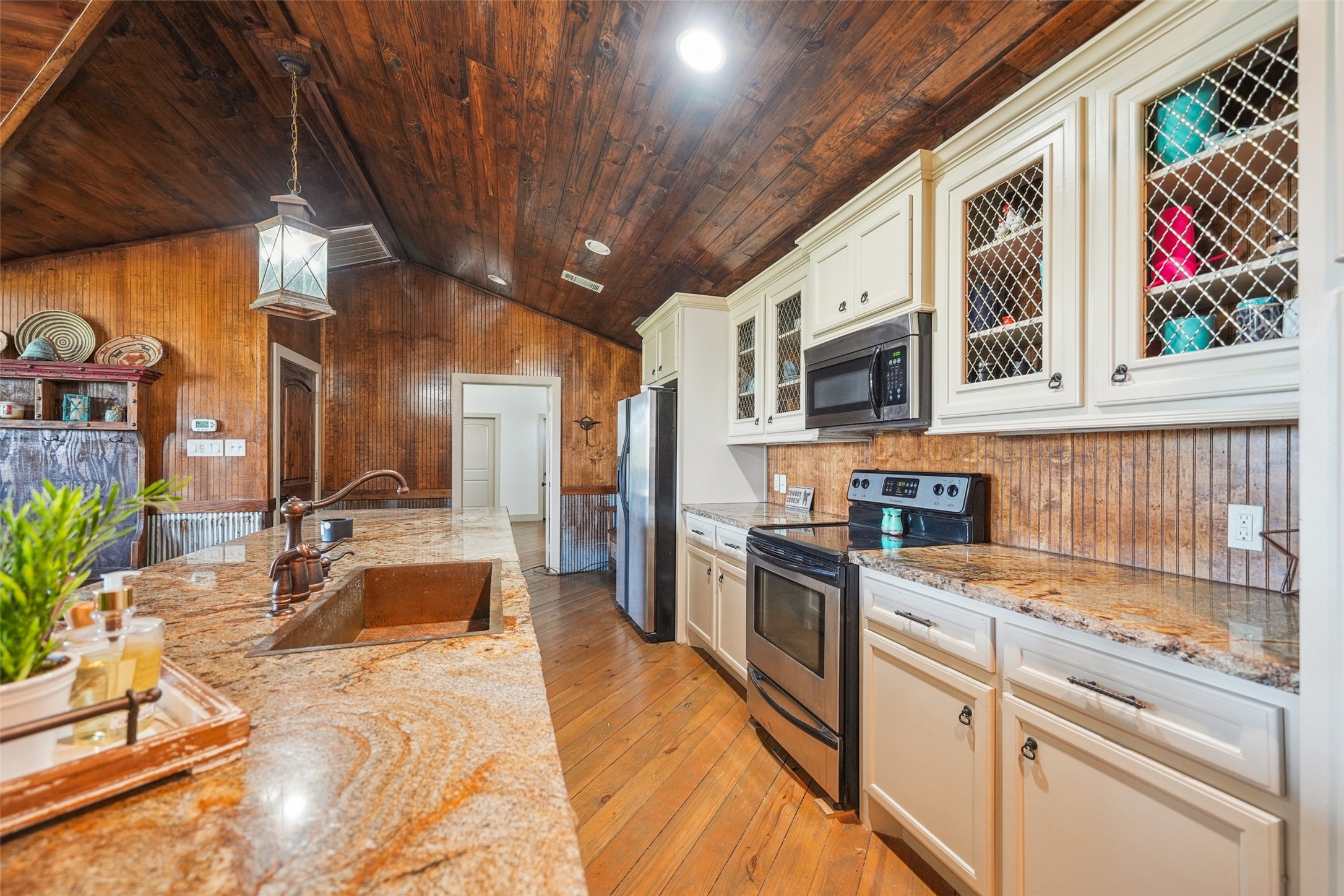 460 Bishop Road Huntsville, TX 77320 - Photo 45 of 50 a kitchen with stainless steel appliances granite countertop a stove a sink and a microwave