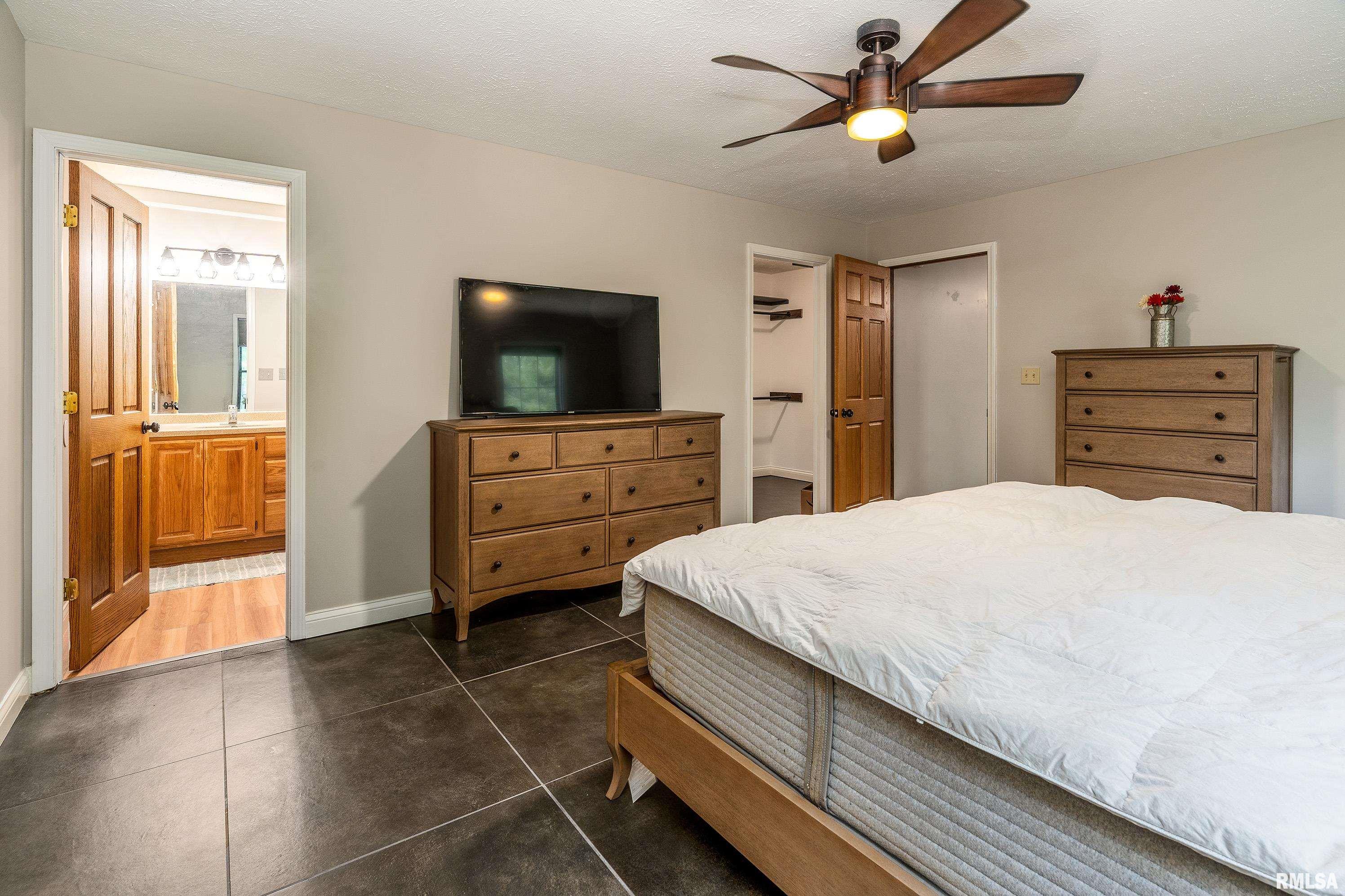 200 Quail Run Carterville, IL 62918 - Photo 12 of 40