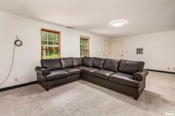 $479,900 | 200 Quail Run, Carterville, IL 62918