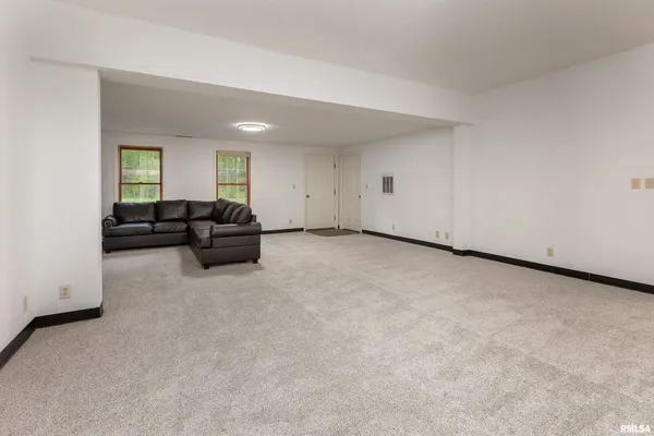 $479,900 | 200 Quail Run, Carterville, IL 62918