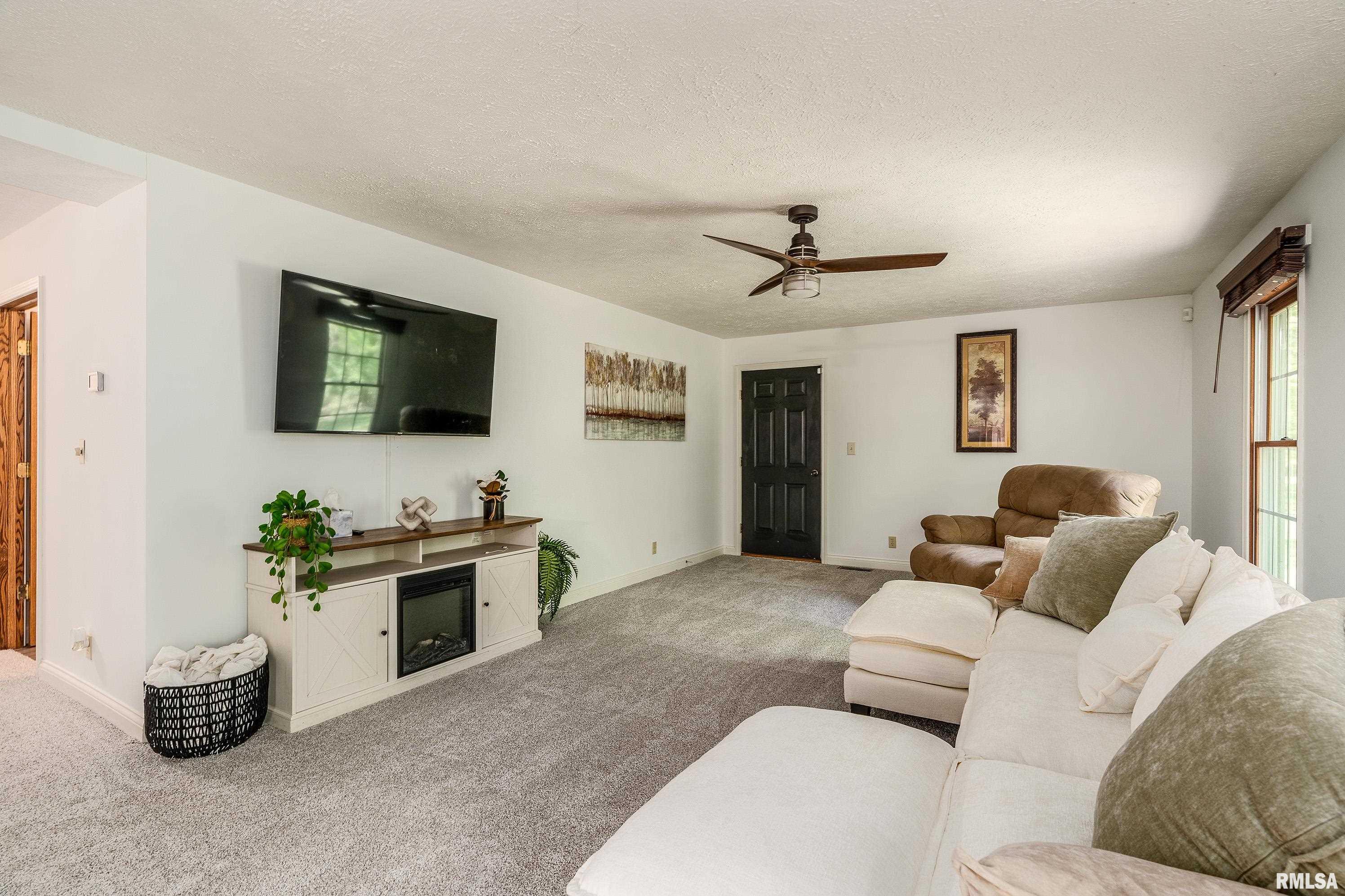 200 Quail Run Carterville, IL 62918 - Photo 3 of 40