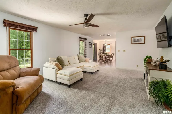 $479,900 | 200 Quail Run, Carterville, IL 62918