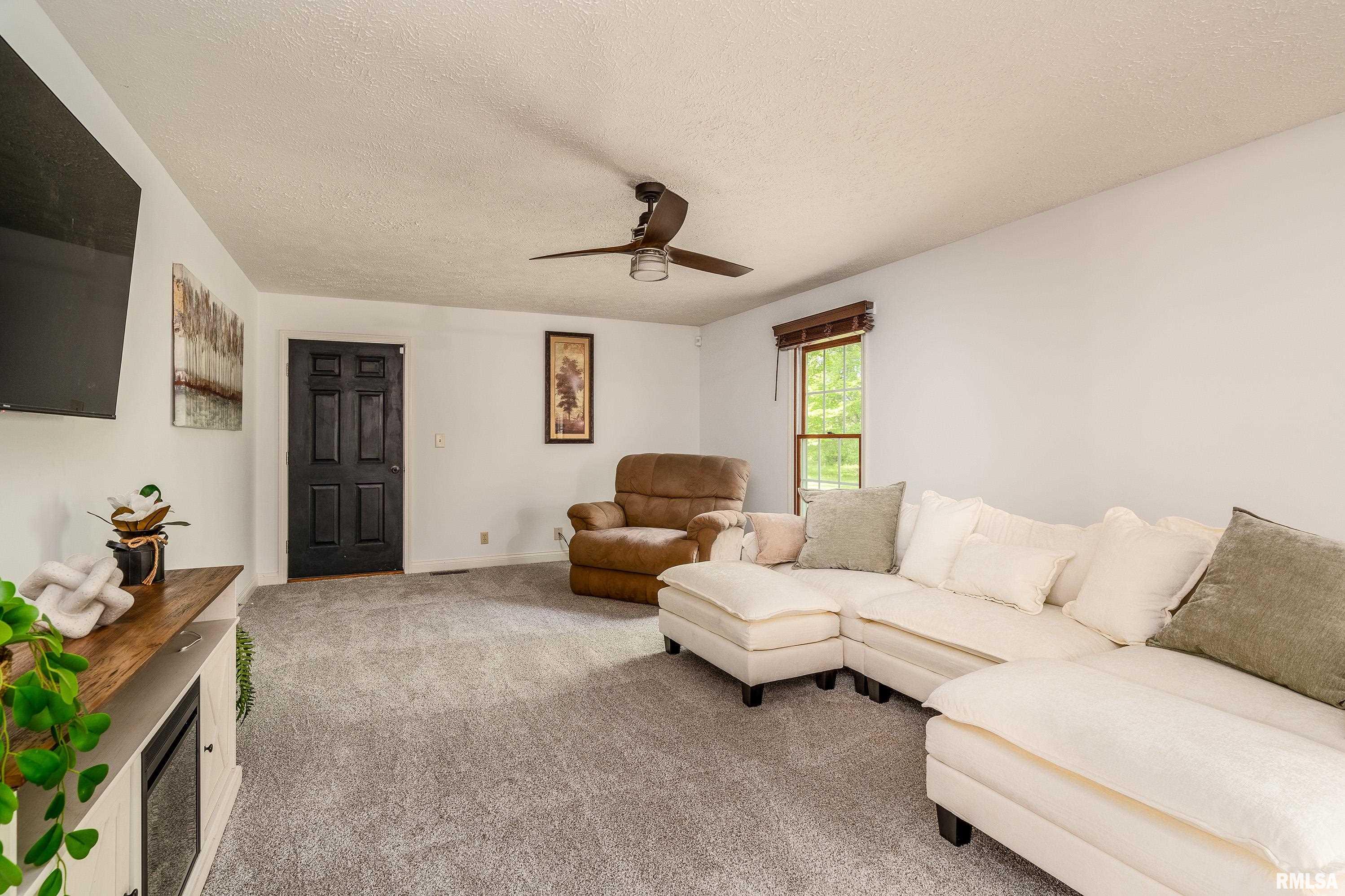 200 Quail Run Carterville, IL 62918 - Photo 5 of 40