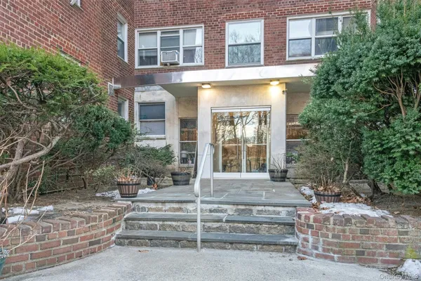 $260,000 | 1234 Midland Avenue, Unit 5F, Bronxville, NY 10708
