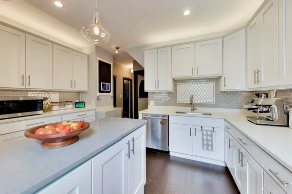 $530,000 | 6101 West Patterson Avenue, Chicago, IL 60634