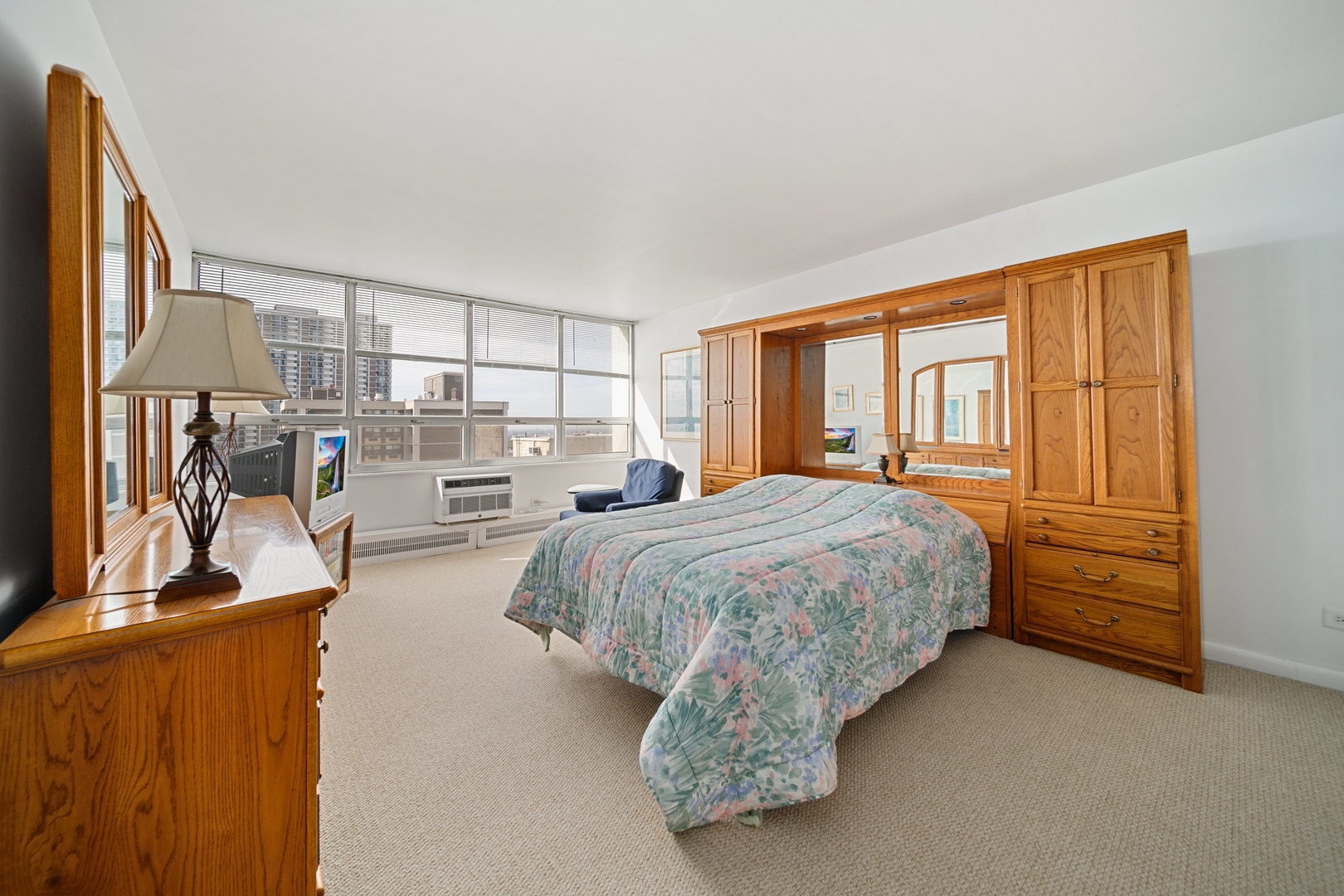 6171 North Sheridan Road, Unit 2812 Chicago, IL 60660 - Photo 11 of 29