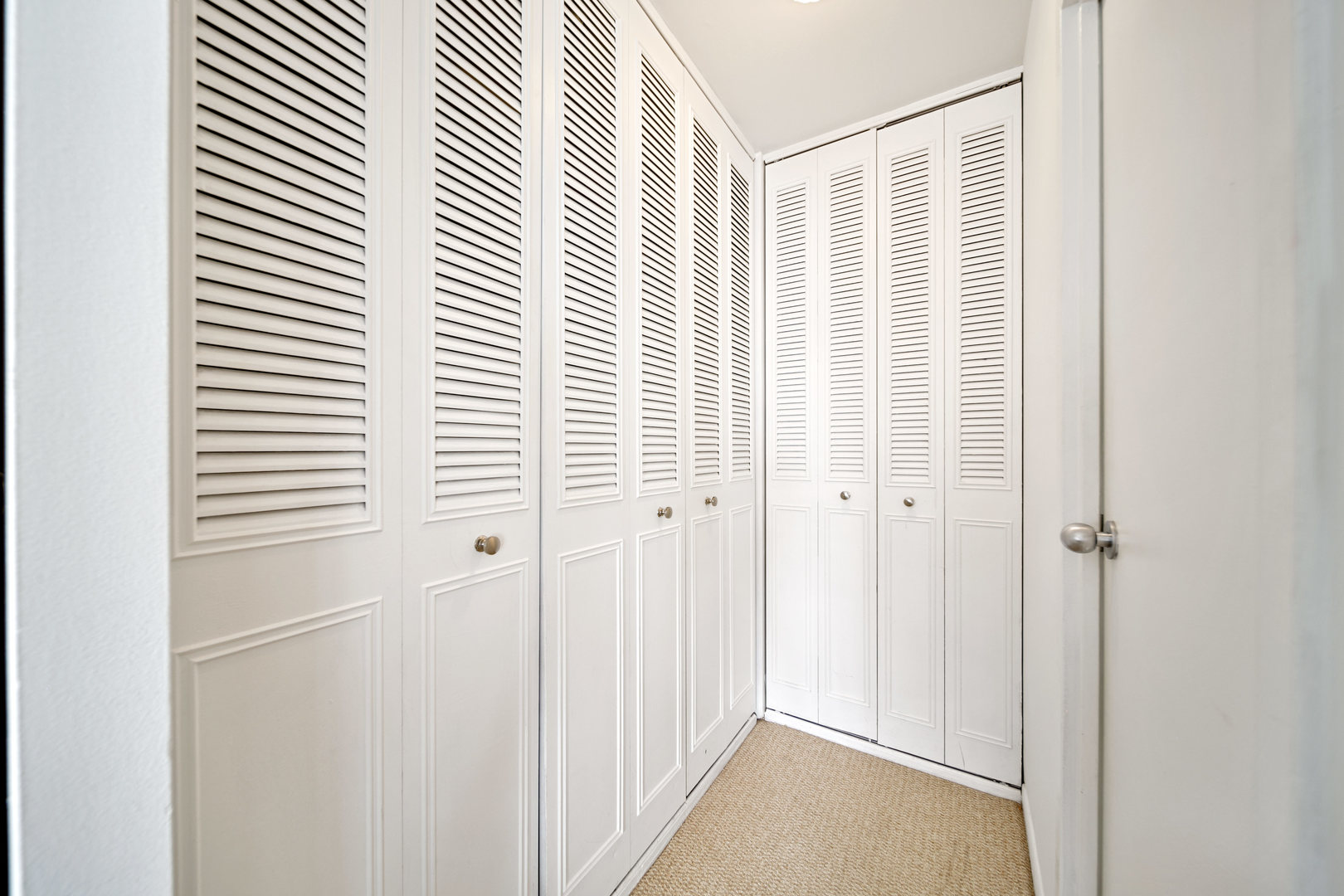 6171 North Sheridan Road, Unit 2812 Chicago, IL 60660 - Photo 18 of 29