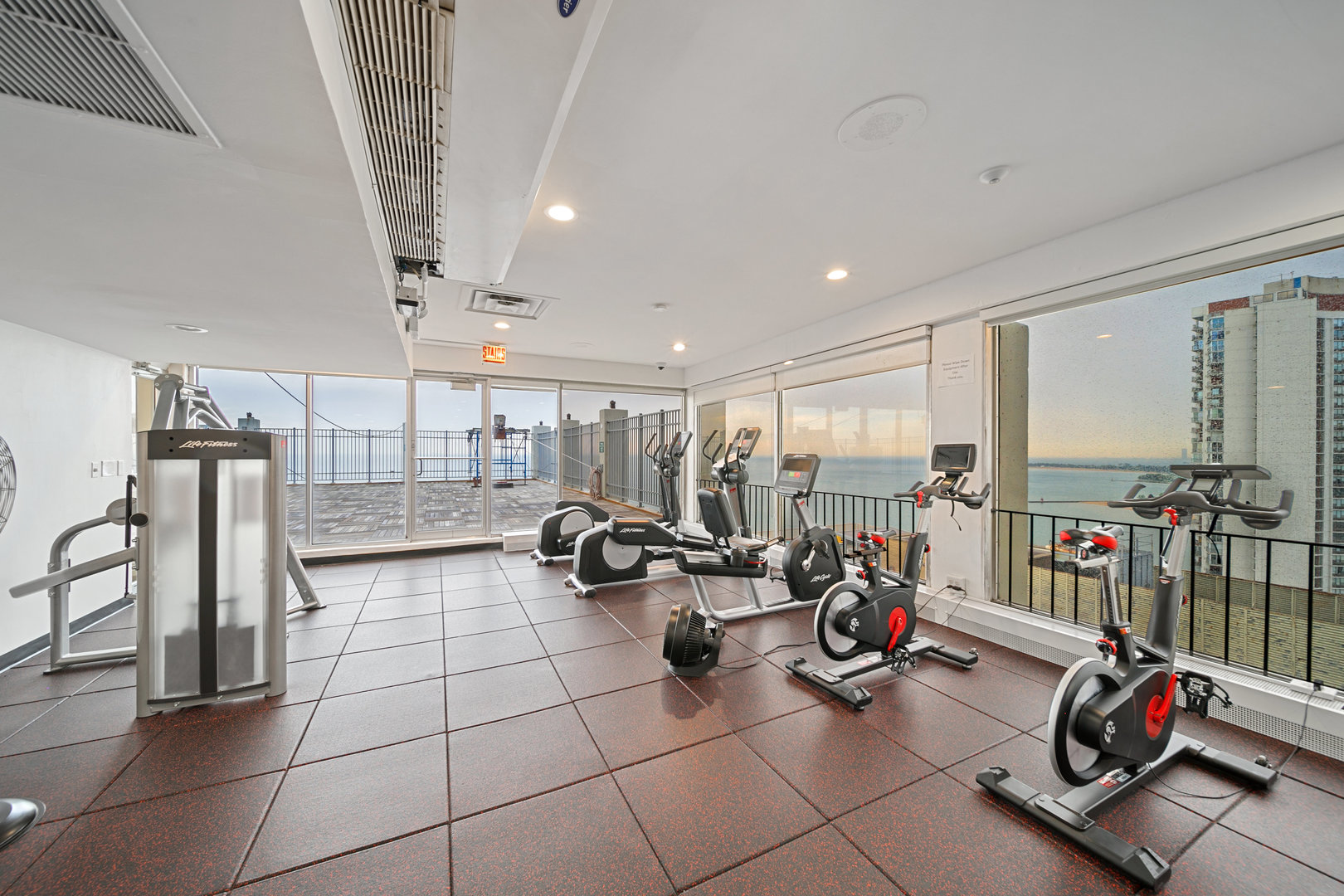 6171 North Sheridan Road, Unit 2812 Chicago, IL 60660 - Photo 23 of 29