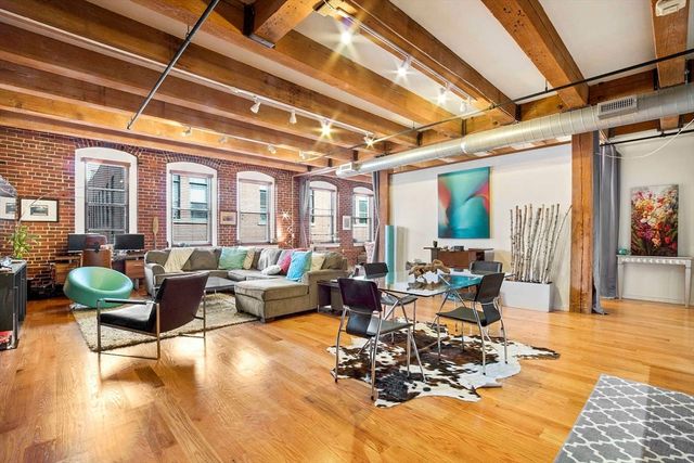 $1,375,000 | 33 Sleeper Street, Unit 508, Boston, MA 02210