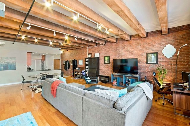 $1,375,000 | 33 Sleeper Street, Unit 508, Boston, MA 02210