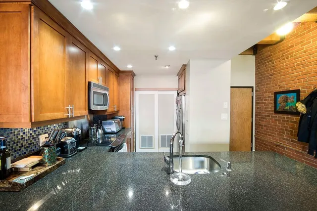 $1,375,000 | 33 Sleeper Street, Unit 508, Boston, MA 02210