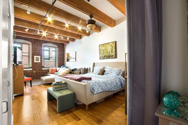 $1,375,000 | 33 Sleeper Street, Unit 508, Boston, MA 02210