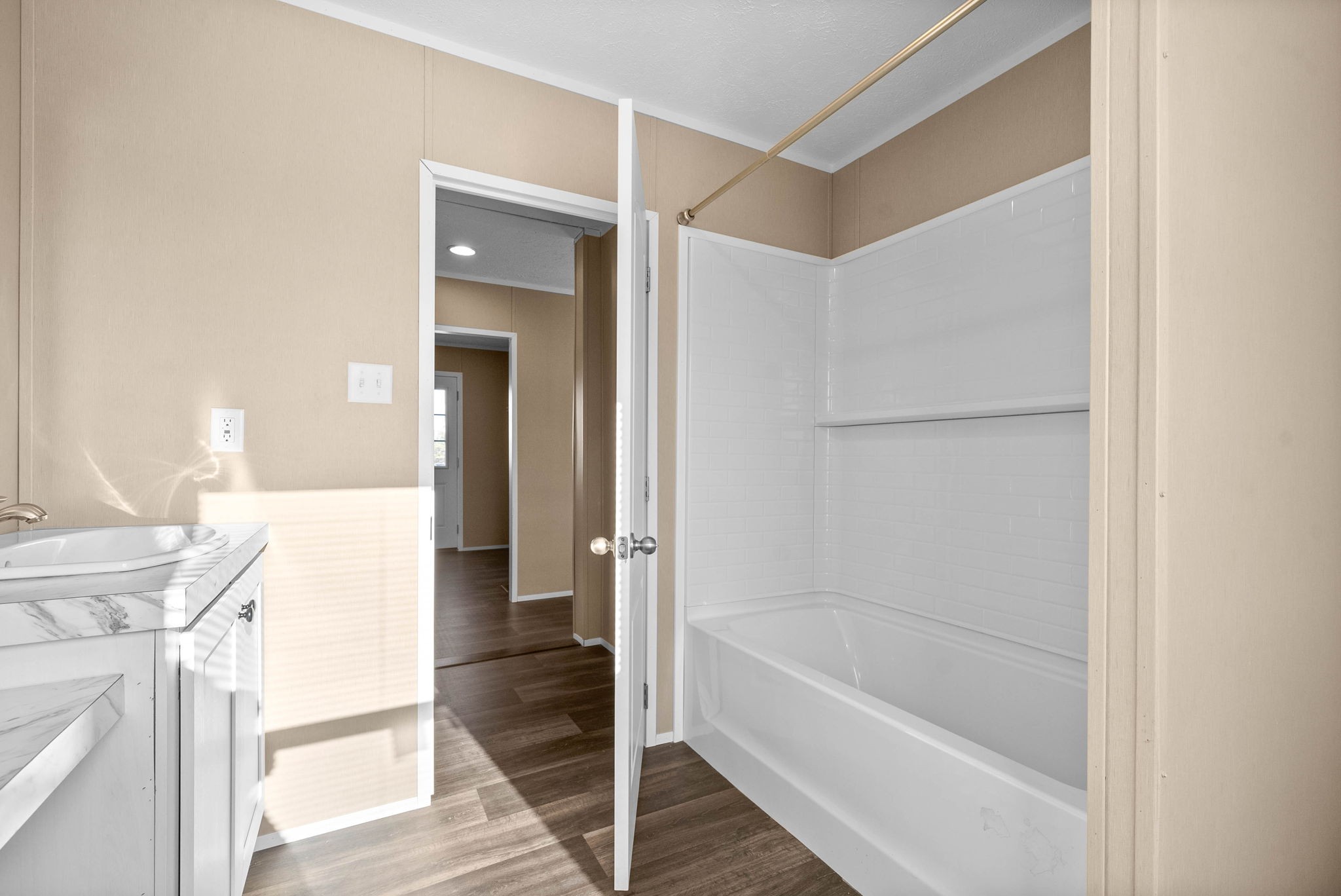 842 Pleasant Greenhill Road Crofton, KY 42217 - Photo 22 of 29 a bathroom with a bathtub and a sink