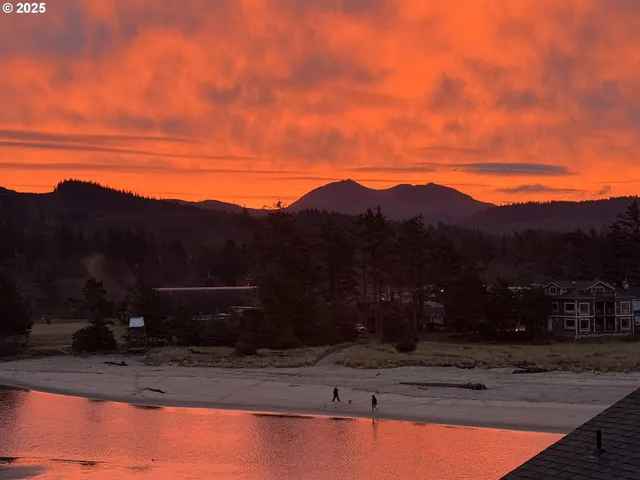 $799,000 | 353 North Breaker Point Drive, Cannon Beach, OR 97110