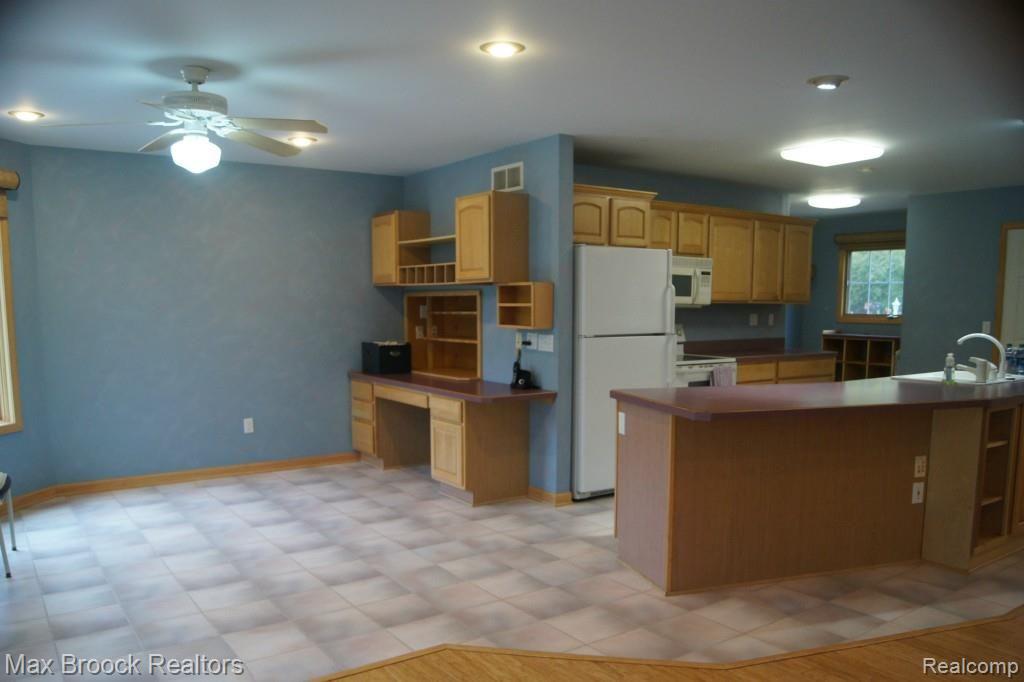 25675 Farmbrook Road Southfield, MI 48034 - Photo 10 of 58 2014-09-30 2014-09-30 001 027.jpg