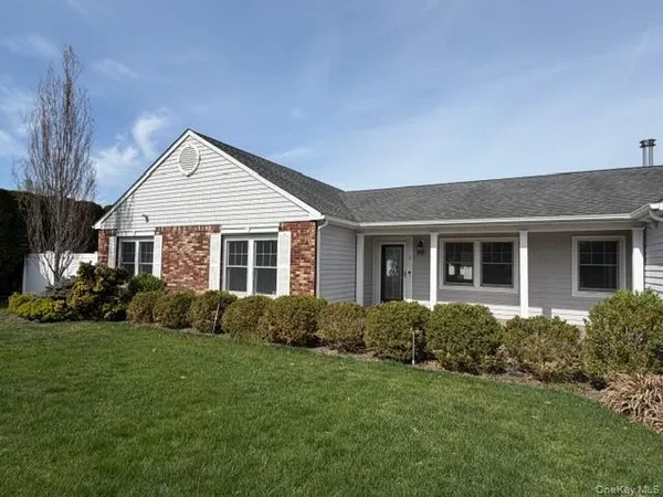 $4,950 | 6 Hillview Court, Commack, NY 11725